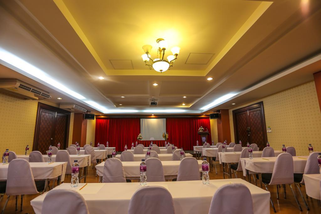Madina Rayong Hotel Exterior foto