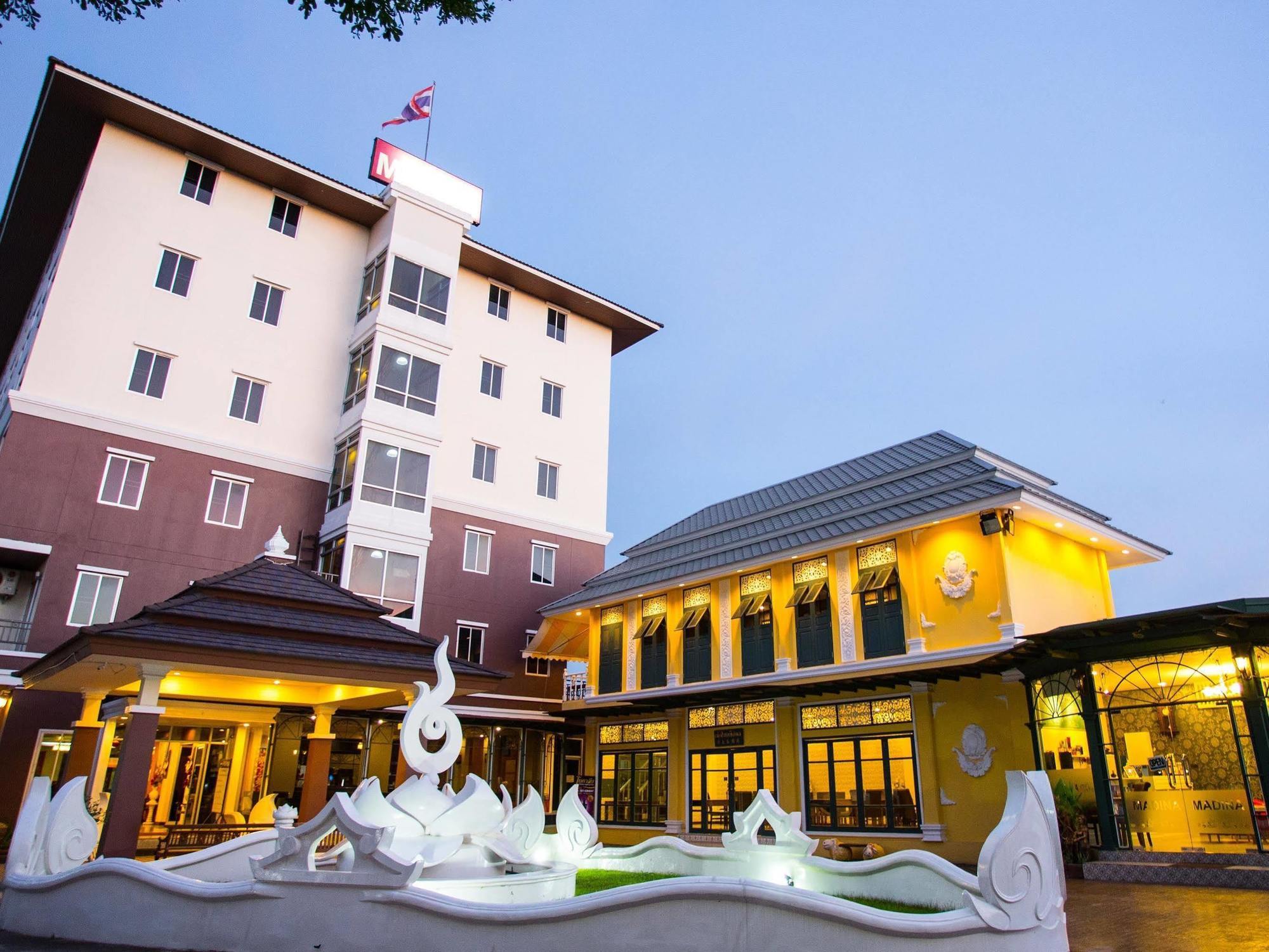 Madina Rayong Hotel Exterior foto