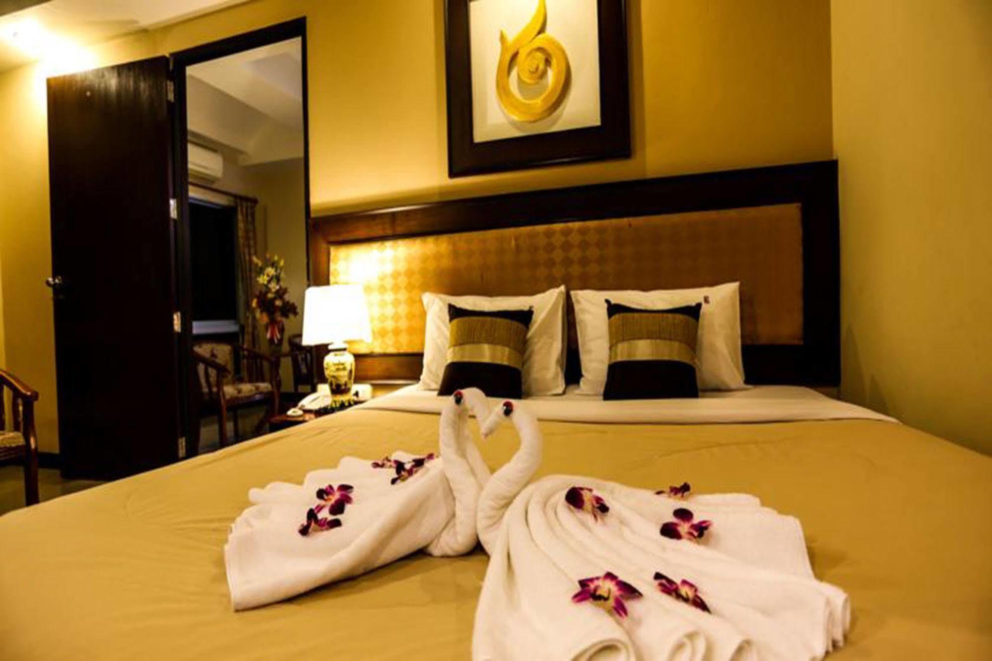 Madina Rayong Hotel Exterior foto
