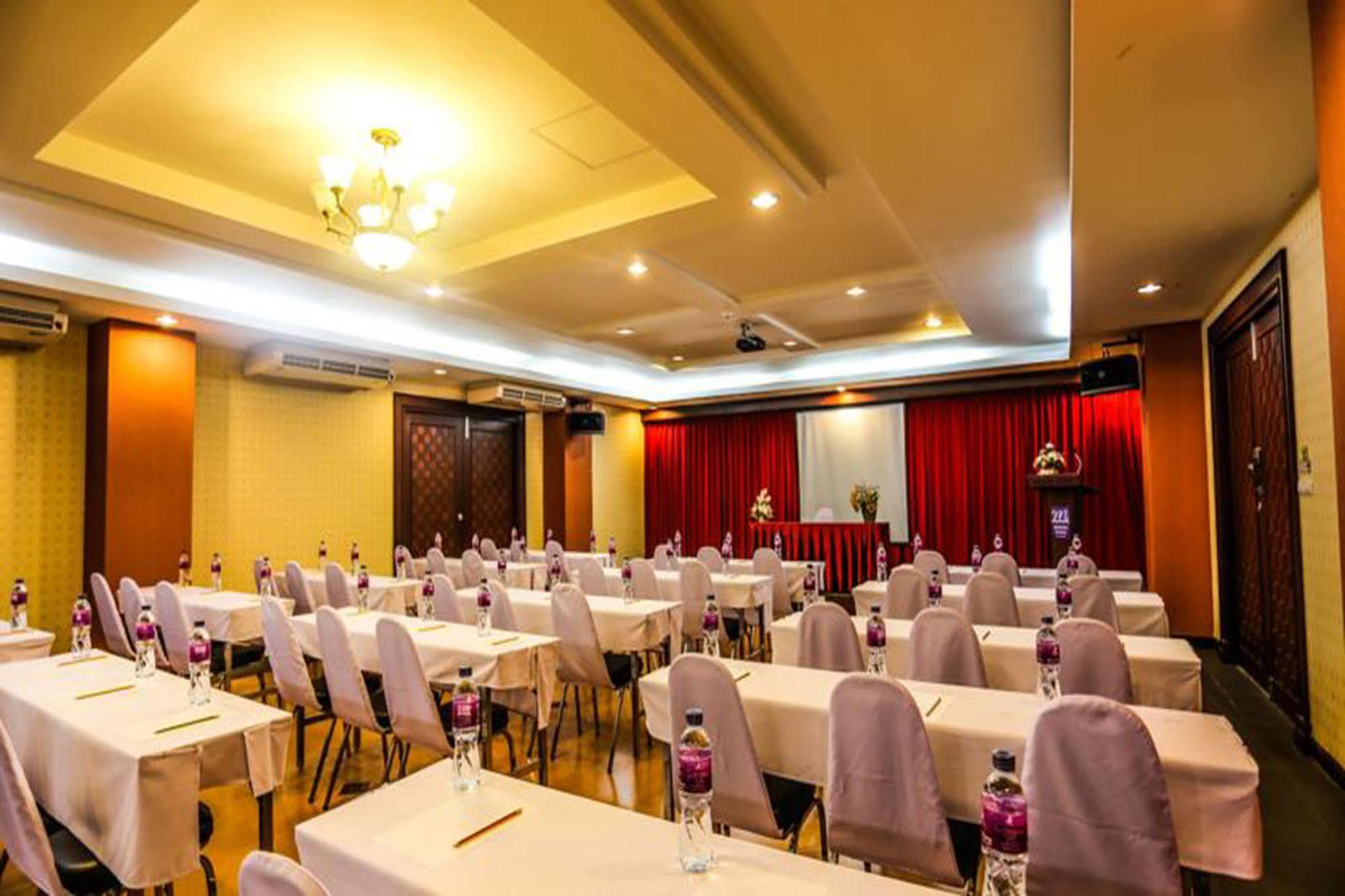Madina Rayong Hotel Exterior foto